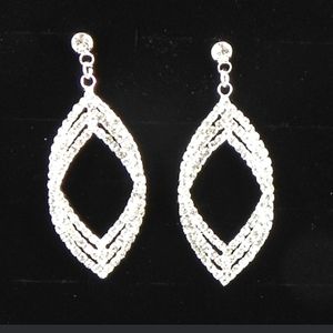 Elegant rhinestone drop earrings ✨best seller✨NWT